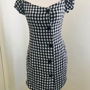 Lulus Women's Gingham Plaid Flutter Short Sleeve Black White Shift Dress